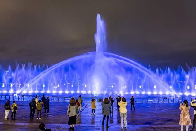 亚洲第一高音乐喷泉⛲️——红谷滩秋水广场 第3张