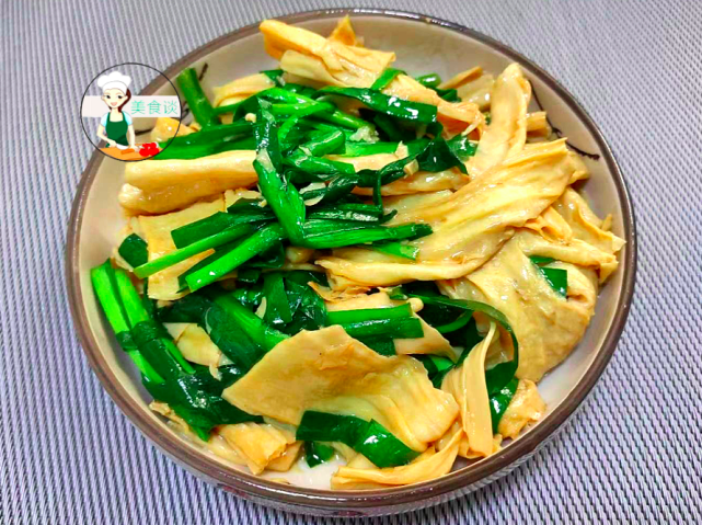 美食大全：韭菜炒腐竹这样做，没肉也鲜美，一盘不够吃 第1张