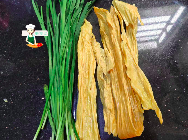 美食大全：韭菜炒腐竹这样做，没肉也鲜美，一盘不够吃 第5张