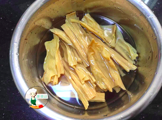美食大全：韭菜炒腐竹这样做，没肉也鲜美，一盘不够吃 第7张