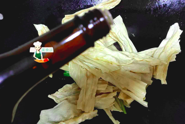 美食大全：韭菜炒腐竹这样做，没肉也鲜美，一盘不够吃 第13张