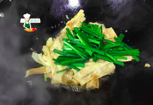 美食大全：韭菜炒腐竹这样做，没肉也鲜美，一盘不够吃 第15张