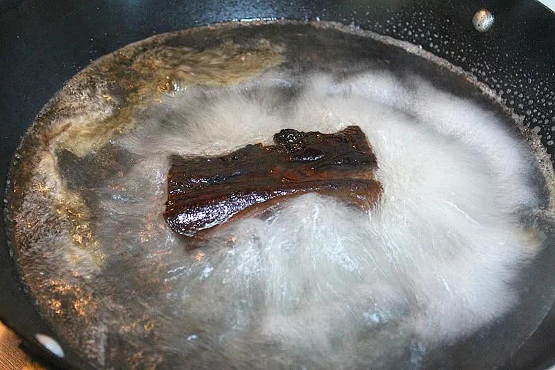 家常美食萝卜干炒腊肉做法，香气浓郁，咸淡适宜，脆嫩爽口 第7张