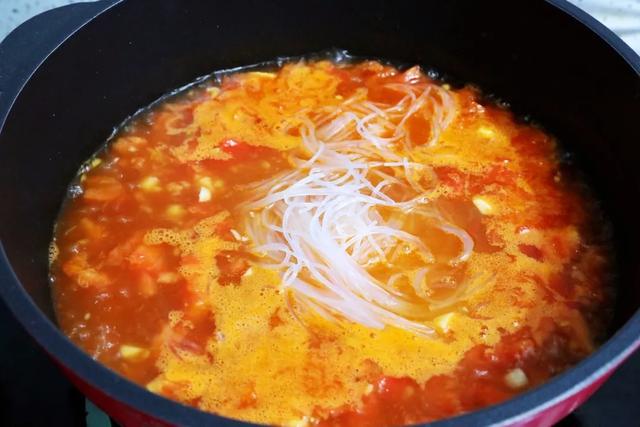 美食菜谱大全：龙利鱼粉丝番茄汤这样做，滑嫩鲜美，酸甜可口 第27张