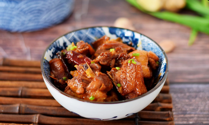 家常美食：红烧鸭子做法，酥烂入味，色泽鲜亮鲜嫩可口 第1张