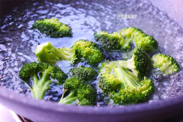 家常美食：美味黑椒鸡腿饭做法，米饭的绝佳搭档 第15张