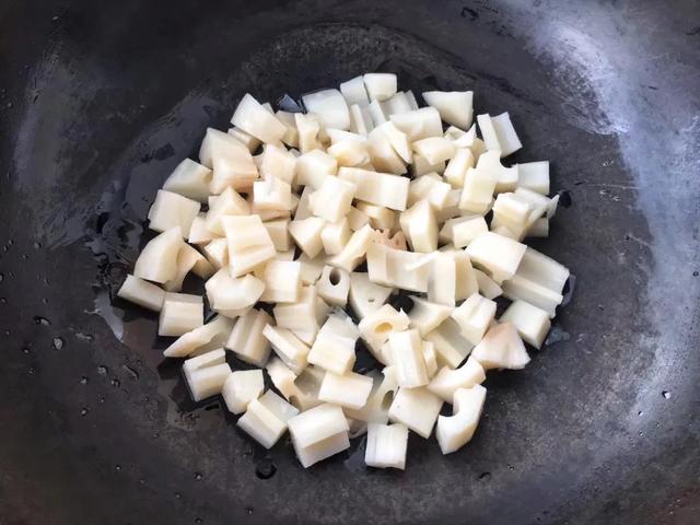 家常美食：糖醋藕丁，做法简单酸甜爽口， 润肺又开胃 第23张