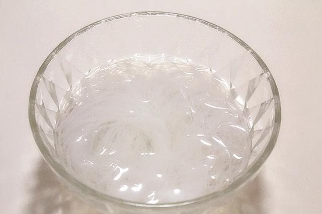 家常美食：开胃下饭的蒜蓉粉丝娃娃菜，做法简单，味道鲜美 第3张