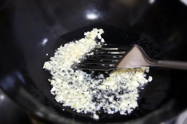 家常美食：开胃下饭的蒜蓉粉丝娃娃菜，做法简单，味道鲜美 第13张