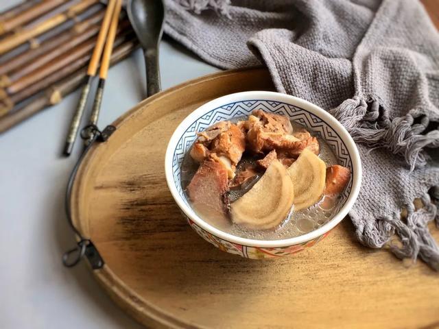 特色美食：黄豆眉豆海带骨头汤做法，一道适合秋冬喝的靓汤 第1张