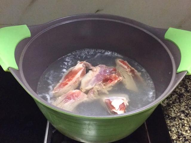 特色美食：黄豆眉豆海带骨头汤做法，一道适合秋冬喝的靓汤 第9张