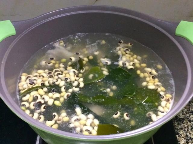 特色美食：黄豆眉豆海带骨头汤做法，一道适合秋冬喝的靓汤 第15张