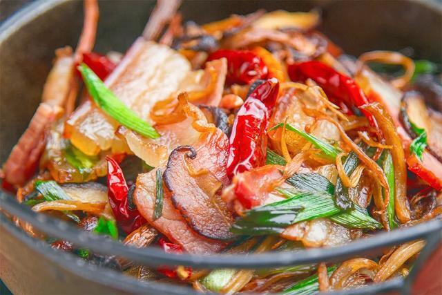 家常小炒笋干烧腊肉，咸香味美，相当的下饭! 第1张