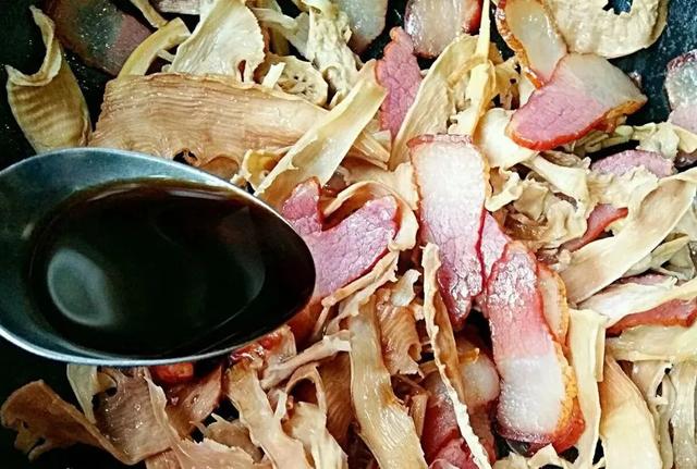 家常小炒笋干烧腊肉，咸香味美，相当的下饭! 第15张