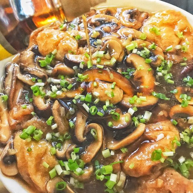 「蚝油双菇面筋」没一点荤腥菜，吃起来却比吃肉还满足 第1张
