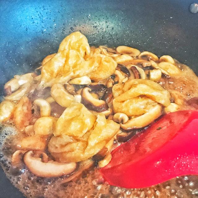 「蚝油双菇面筋」没一点荤腥菜，吃起来却比吃肉还满足 第15张