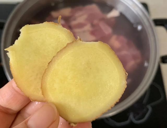 电饭锅一键搞定！美味番茄土豆炖牛腩，浓稠的汤汁，绝对下饭。 第7张