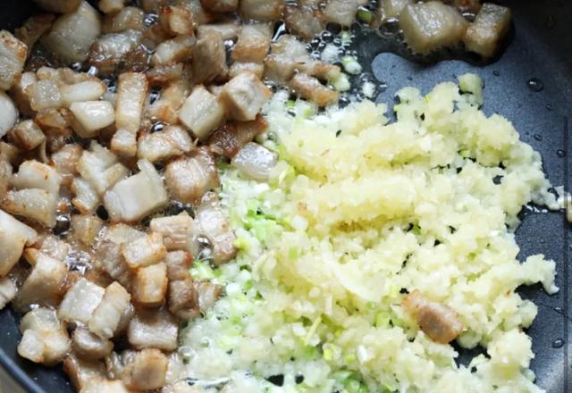 美食大全：简单美味的肉丁茄子面，一周做三次都吃不厌 第11张