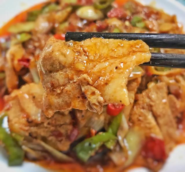 每日菜谱：十分钟做出葱爆五花肉片，绝对下饭的家常菜 第1张