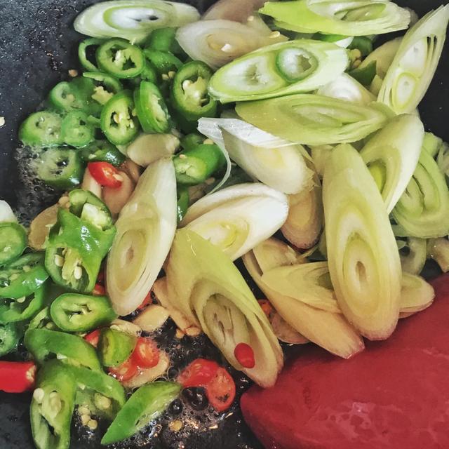 每日菜谱：十分钟做出葱爆五花肉片，绝对下饭的家常菜 第17张