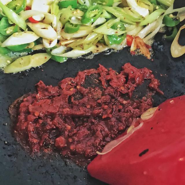 每日菜谱：十分钟做出葱爆五花肉片，绝对下饭的家常菜 第19张