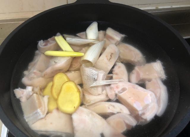 香辣猪蹄，肥而不腻，软糯可口又下饭 第7张
