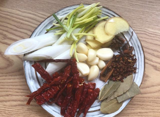 香辣猪蹄，肥而不腻，软糯可口又下饭 第11张