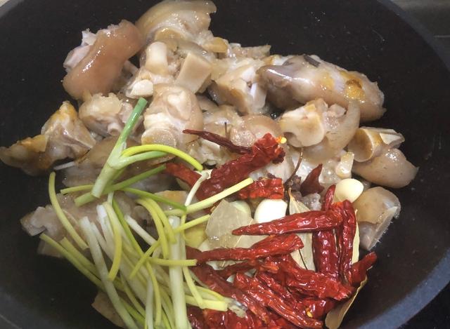 香辣猪蹄，肥而不腻，软糯可口又下饭 第17张