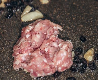 秋天食欲不振？肉末酸豆角让你食欲大开，一碗饭不够 第9张