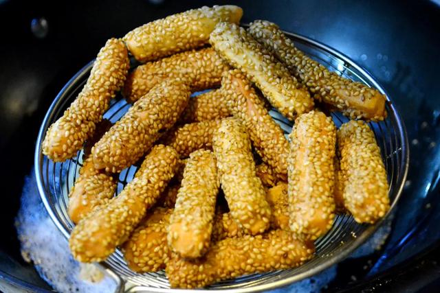 美食大全：2个鸡蛋1碗面+芝麻，童年最爱的小零嘴 第19张