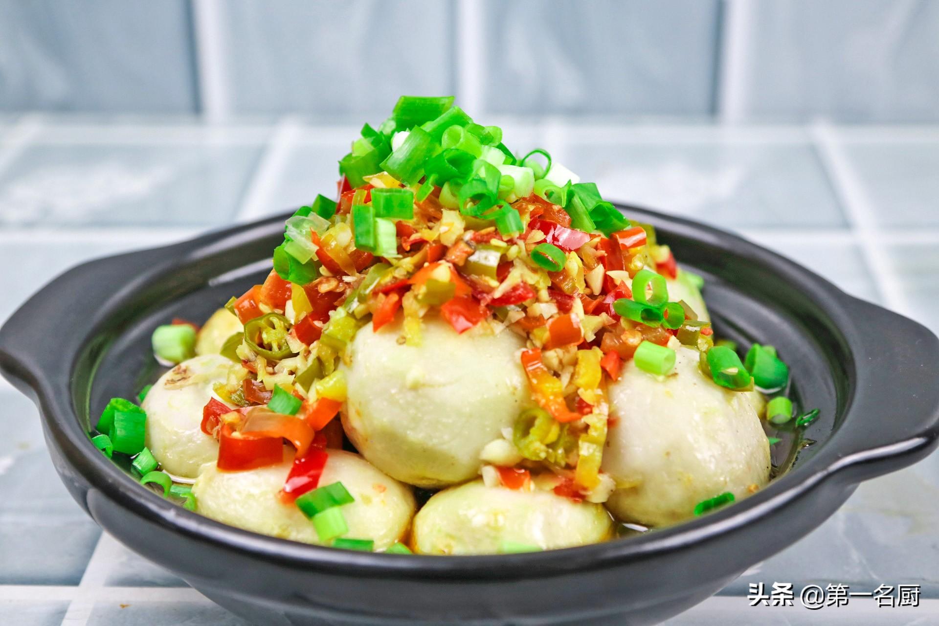 大厨分享“剁椒蒸芋头”好吃的做法，软糯鲜香，香辣下饭 第1张