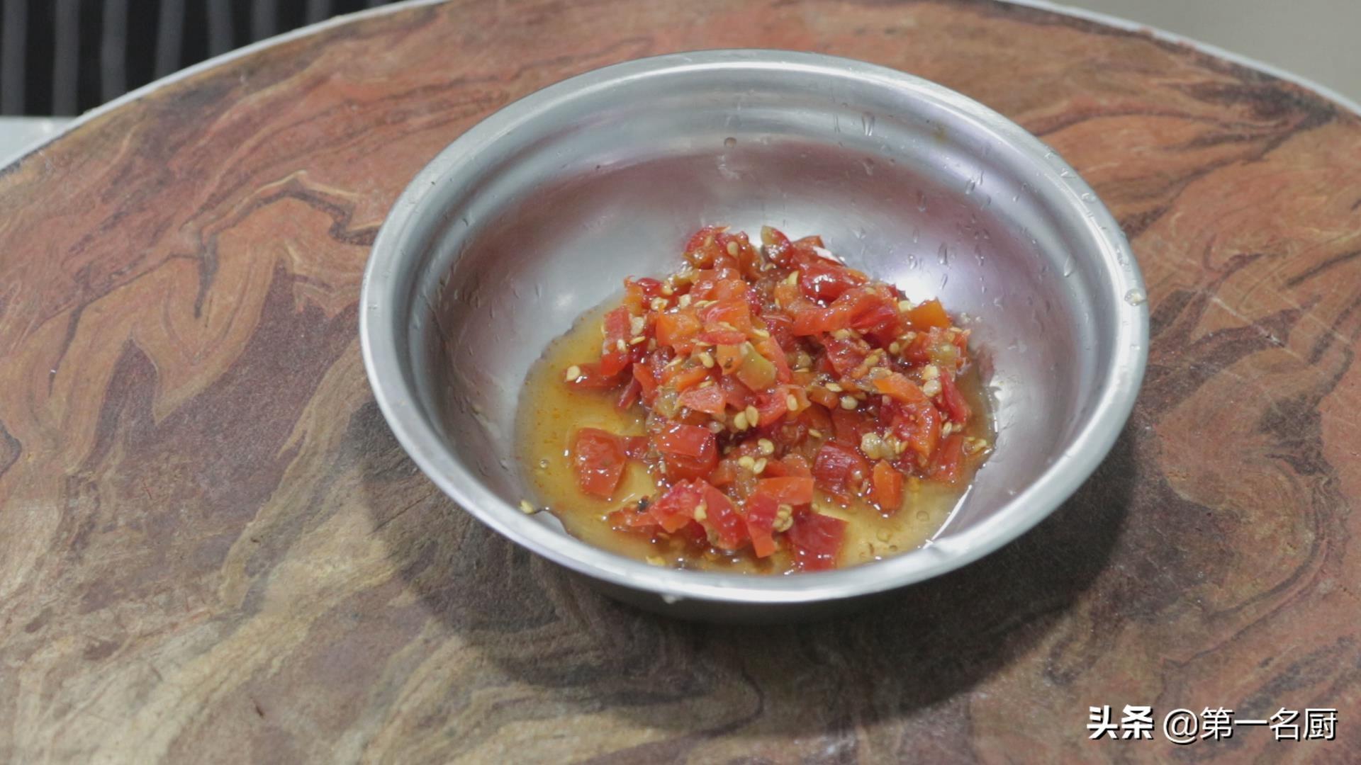 大厨分享“剁椒蒸芋头”好吃的做法，软糯鲜香，香辣下饭 第7张