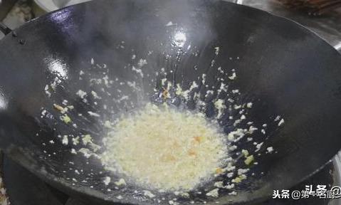 大厨分享“剁椒蒸芋头”好吃的做法，软糯鲜香，香辣下饭 第15张