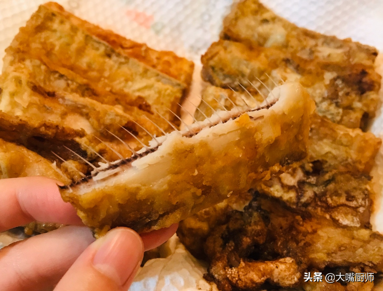 做炸带鱼，学会调脆皮糊，保证外酥里嫩，鲜香可口，放凉了也好吃 第5张
