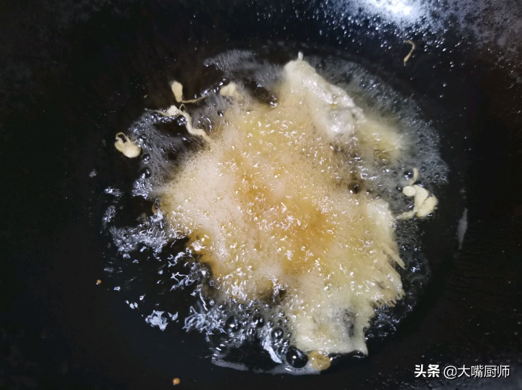 做炸带鱼，学会调脆皮糊，保证外酥里嫩，鲜香可口，放凉了也好吃 第15张