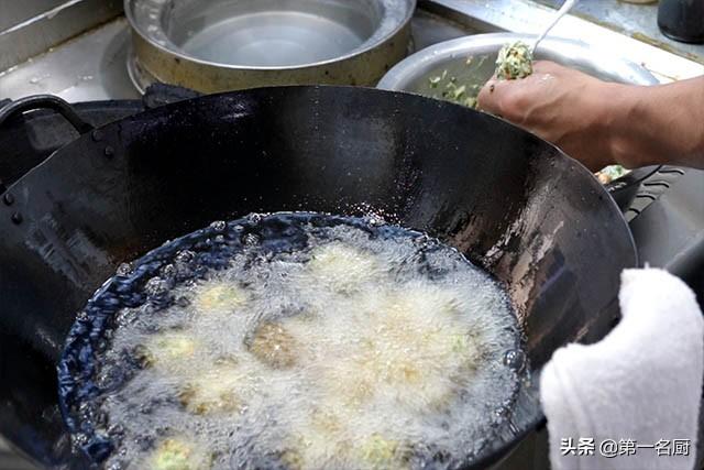 大厨教你做好吃的素丸子，外酥里软，香而不腻，满满的小技巧 第11张