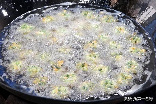 大厨教你做好吃的素丸子，外酥里软，香而不腻，满满的小技巧 第13张