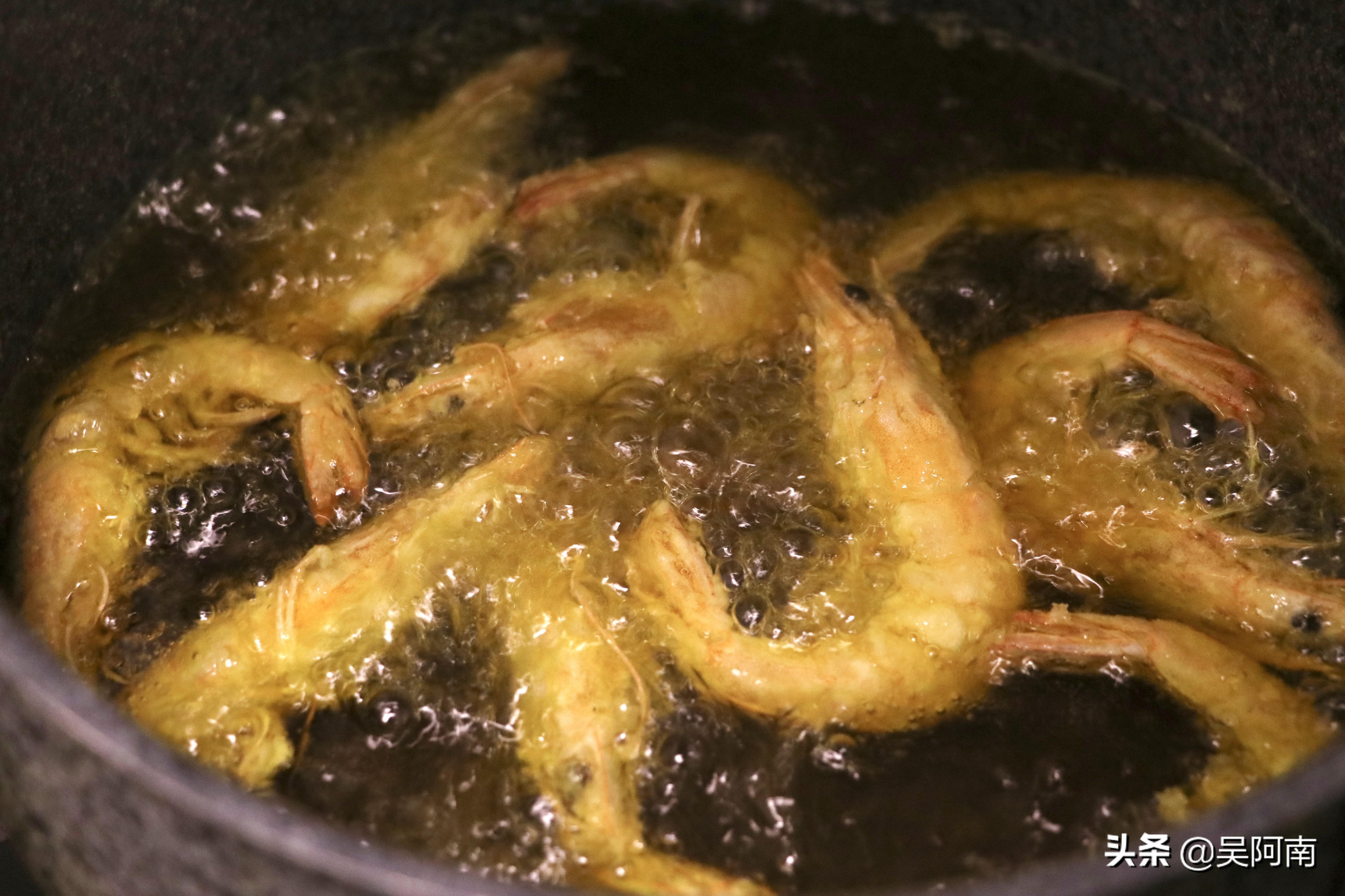 这才是椒盐大虾的正宗做法，外酥里嫩，咸香酥脆，下酒好菜 第7张
