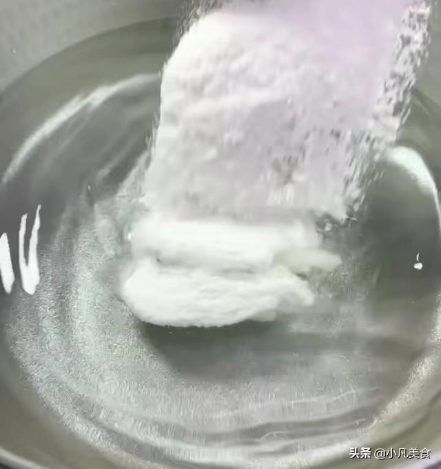 有一种美食叫做白凉粉、晶莹透彻，口感嫩滑形似果冻，小朋友喜欢 第5张