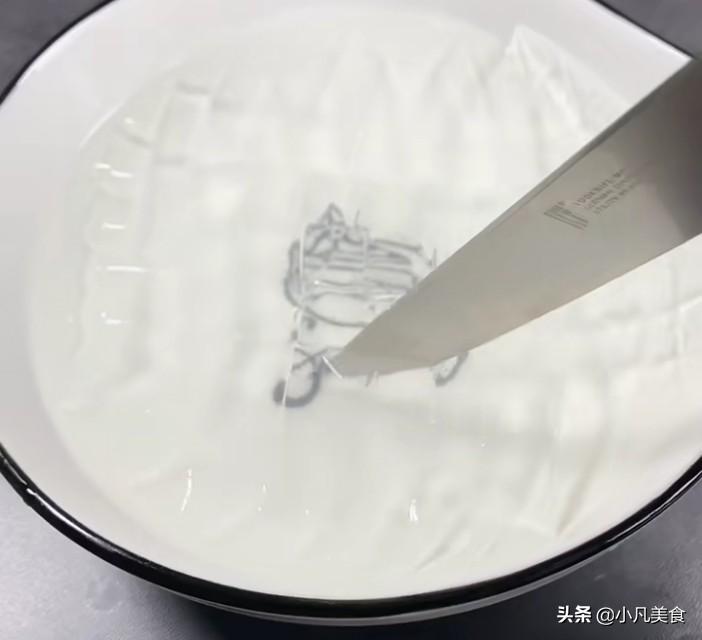 有一种美食叫做白凉粉、晶莹透彻，口感嫩滑形似果冻，小朋友喜欢 第7张