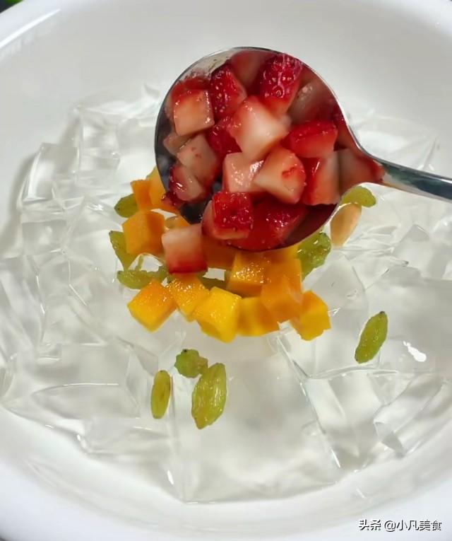 有一种美食叫做白凉粉、晶莹透彻，口感嫩滑形似果冻，小朋友喜欢 第11张