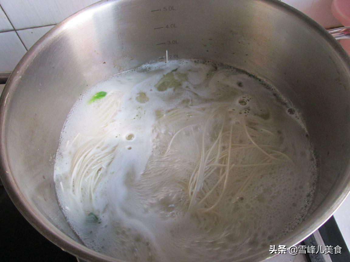 挂面最好吃的做法，简单3步就做好，香辣鲜美，连吃3天都不腻 第7张