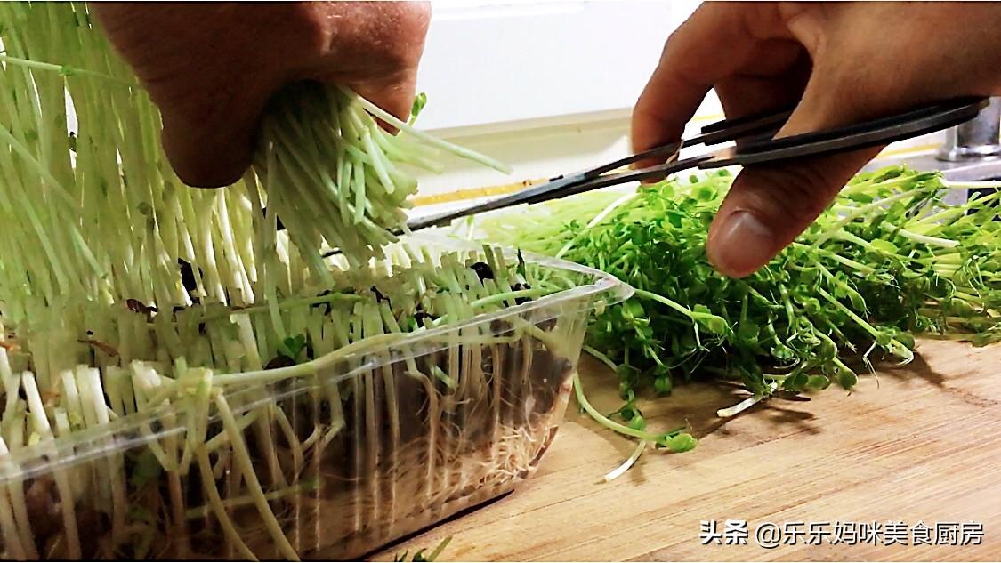 炒豌豆苗时，有人焯水有人不焯水，教你正确做法，好吃又营养 第7张