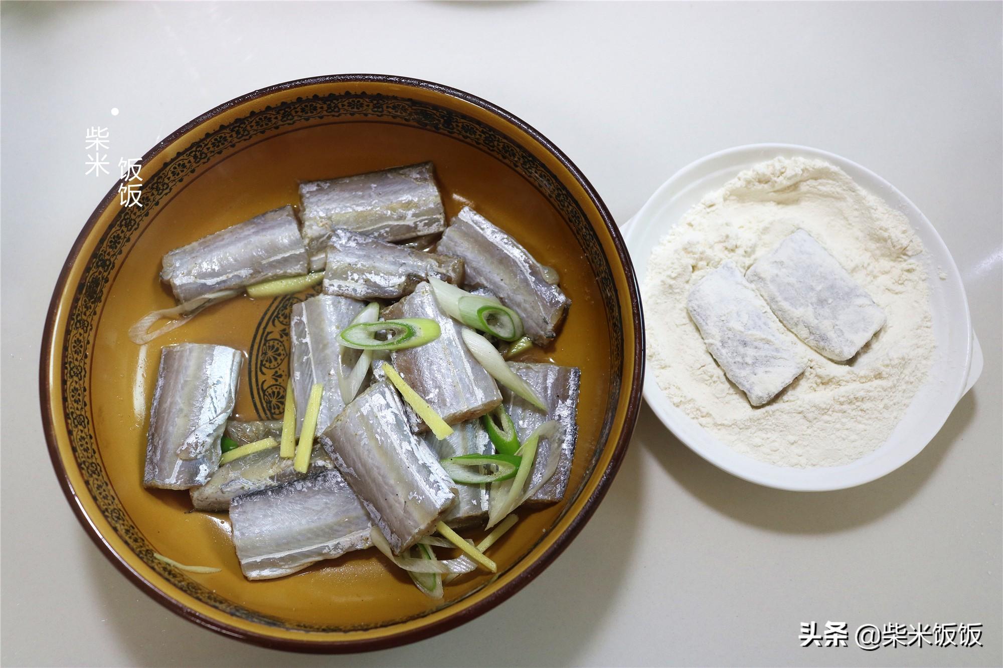 干炸带鱼家常做法，只需简单调味料，香酥鲜嫩，好吃无腥味 第7张
