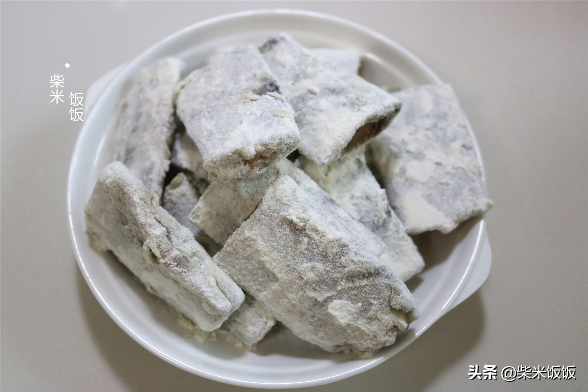 干炸带鱼家常做法，只需简单调味料，香酥鲜嫩，好吃无腥味 第9张
