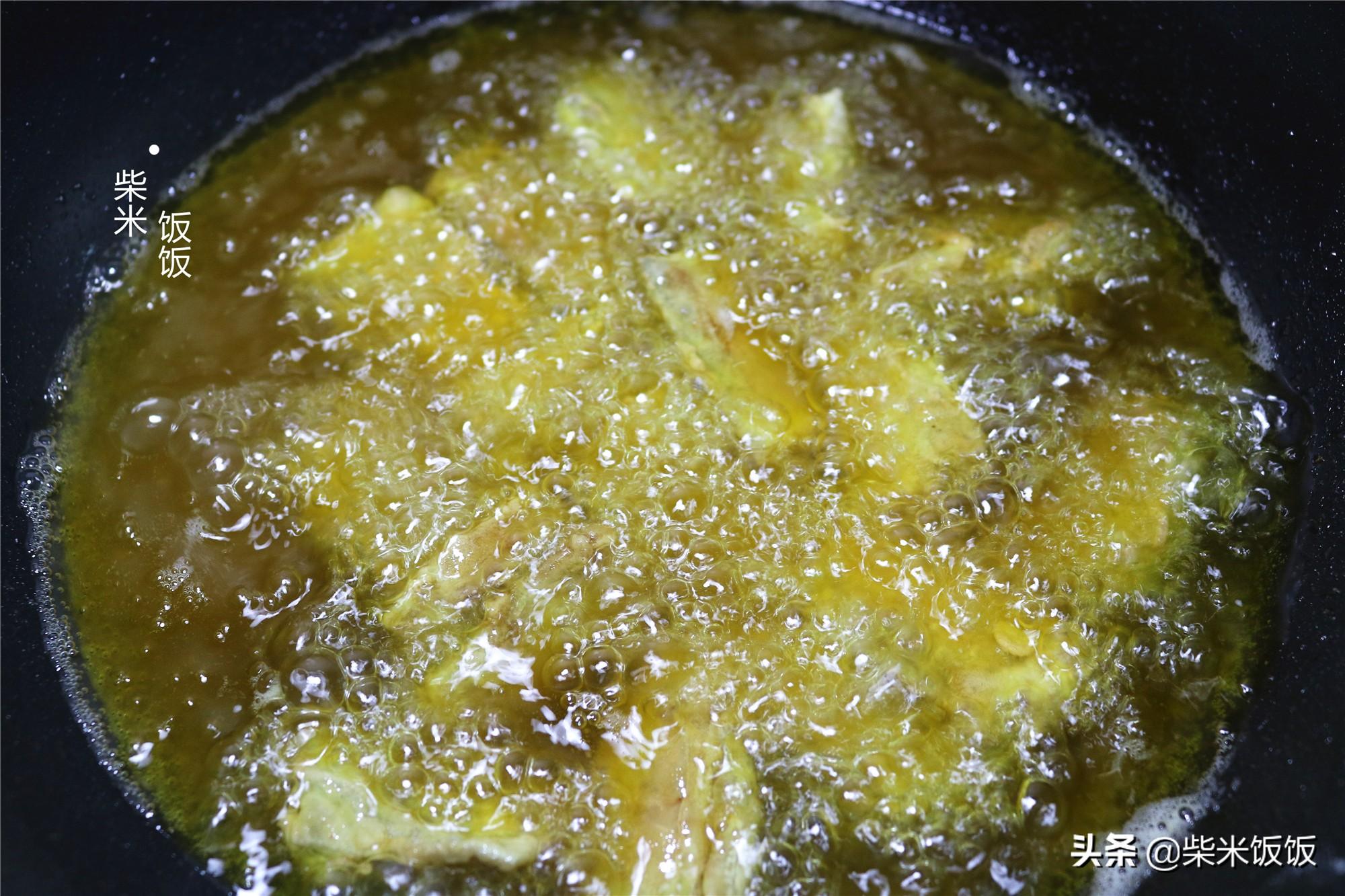 干炸带鱼家常做法，只需简单调味料，香酥鲜嫩，好吃无腥味 第11张