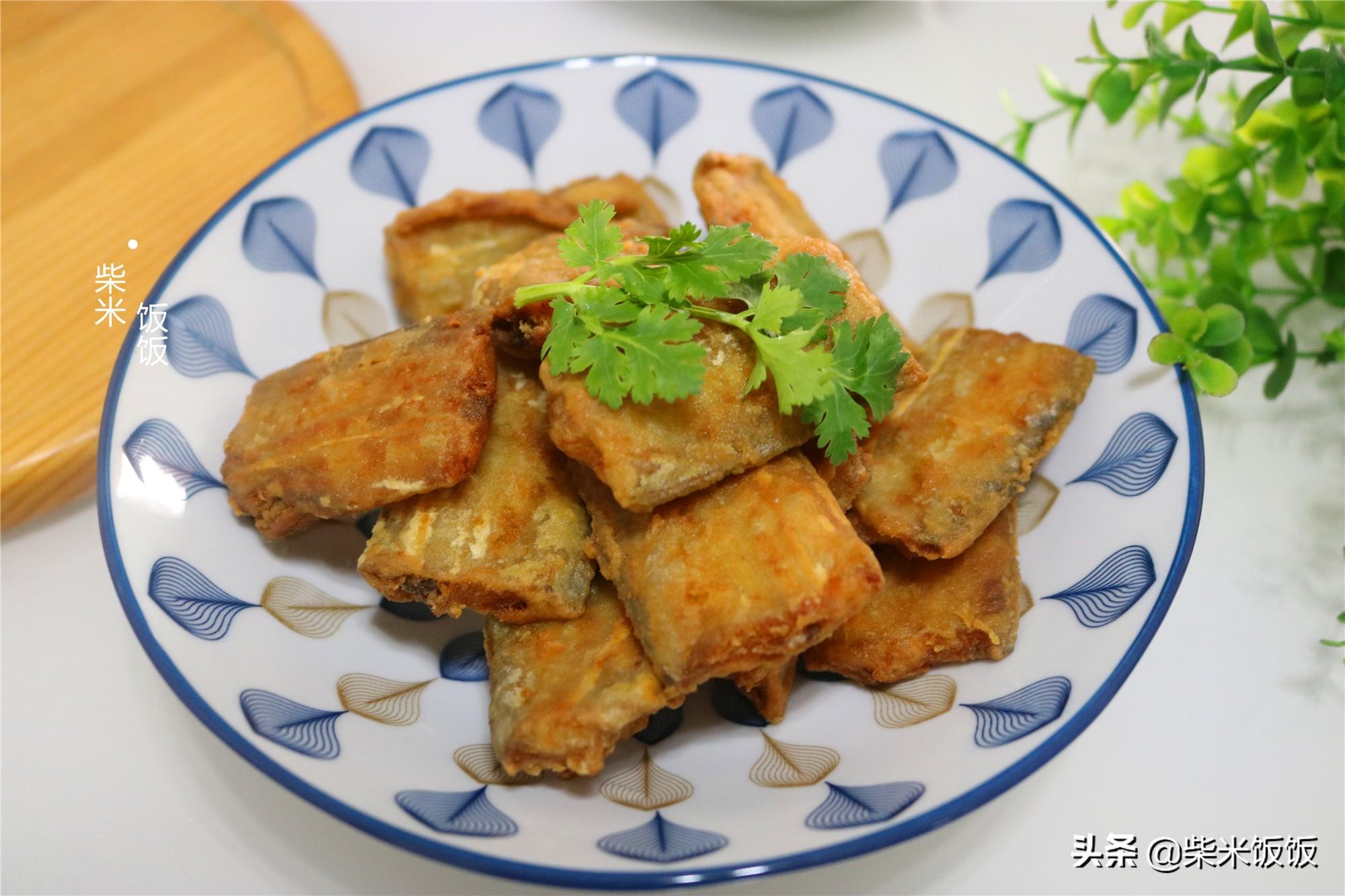 干炸带鱼家常做法，只需简单调味料，香酥鲜嫩，好吃无腥味 第15张