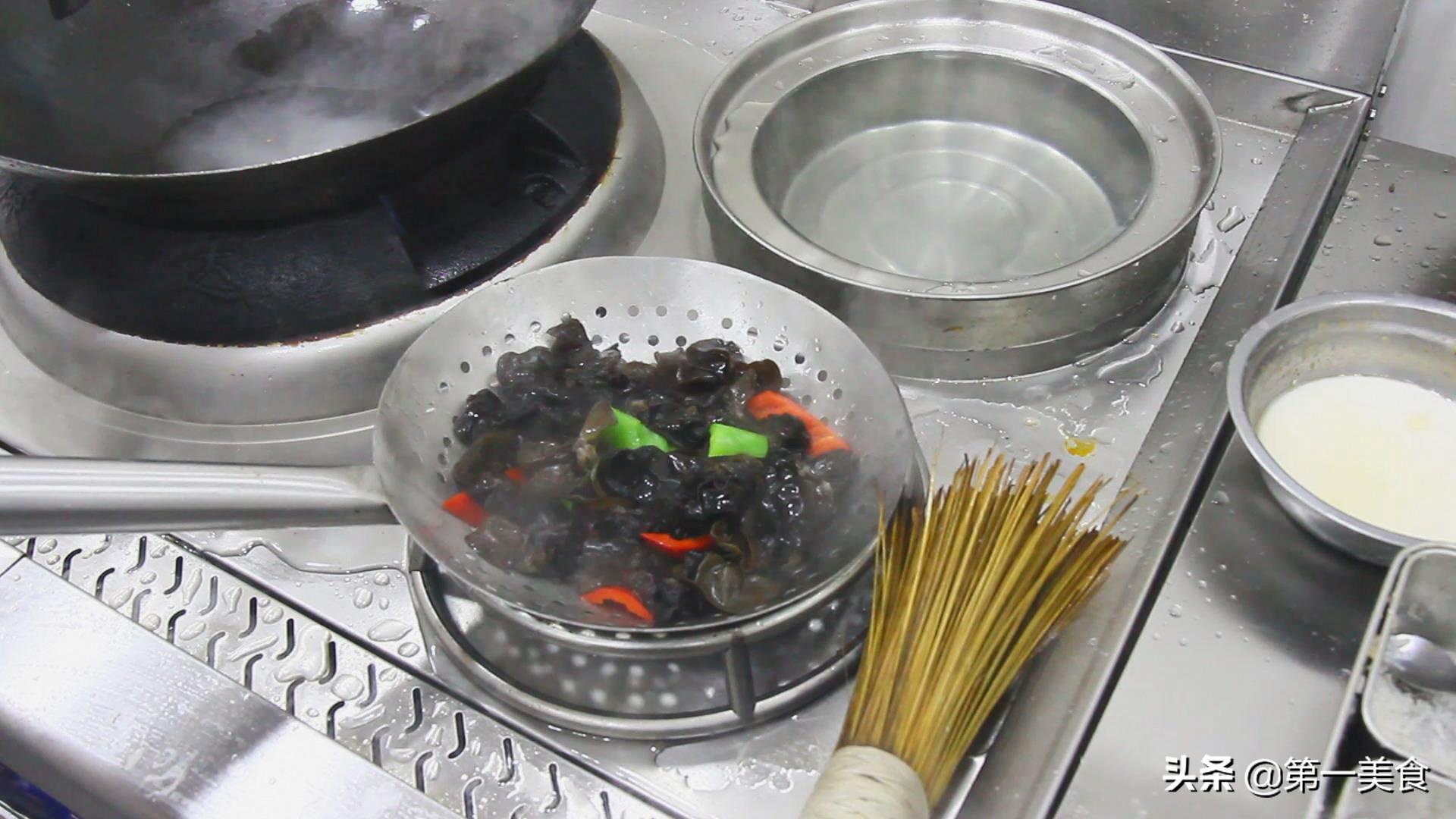 葱爆黑木耳这样做，和凉拌菜一样清淡，口味香脆，香味扑鼻 第7张