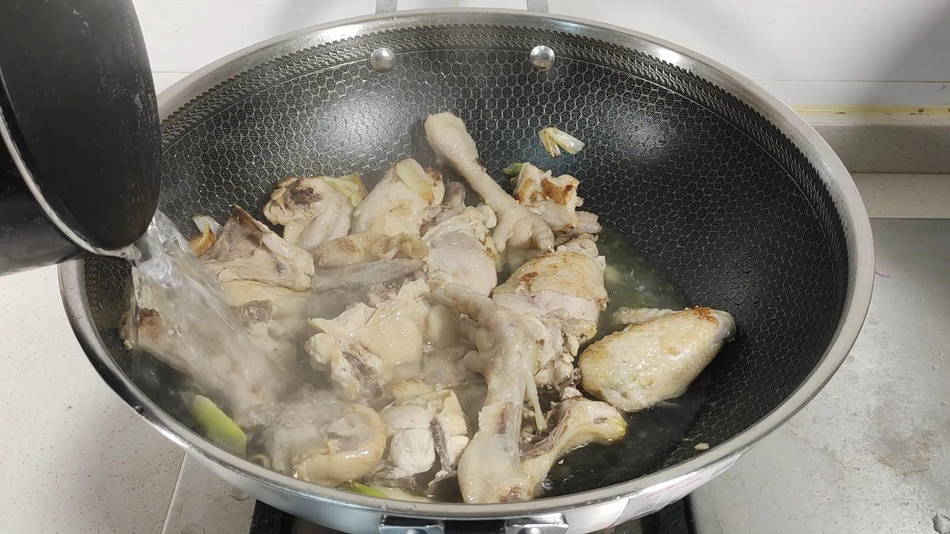 炖鸡汤时，牢记“3放3不放”搭配，最营养最好吃，煲鸡汤的做法 第27张