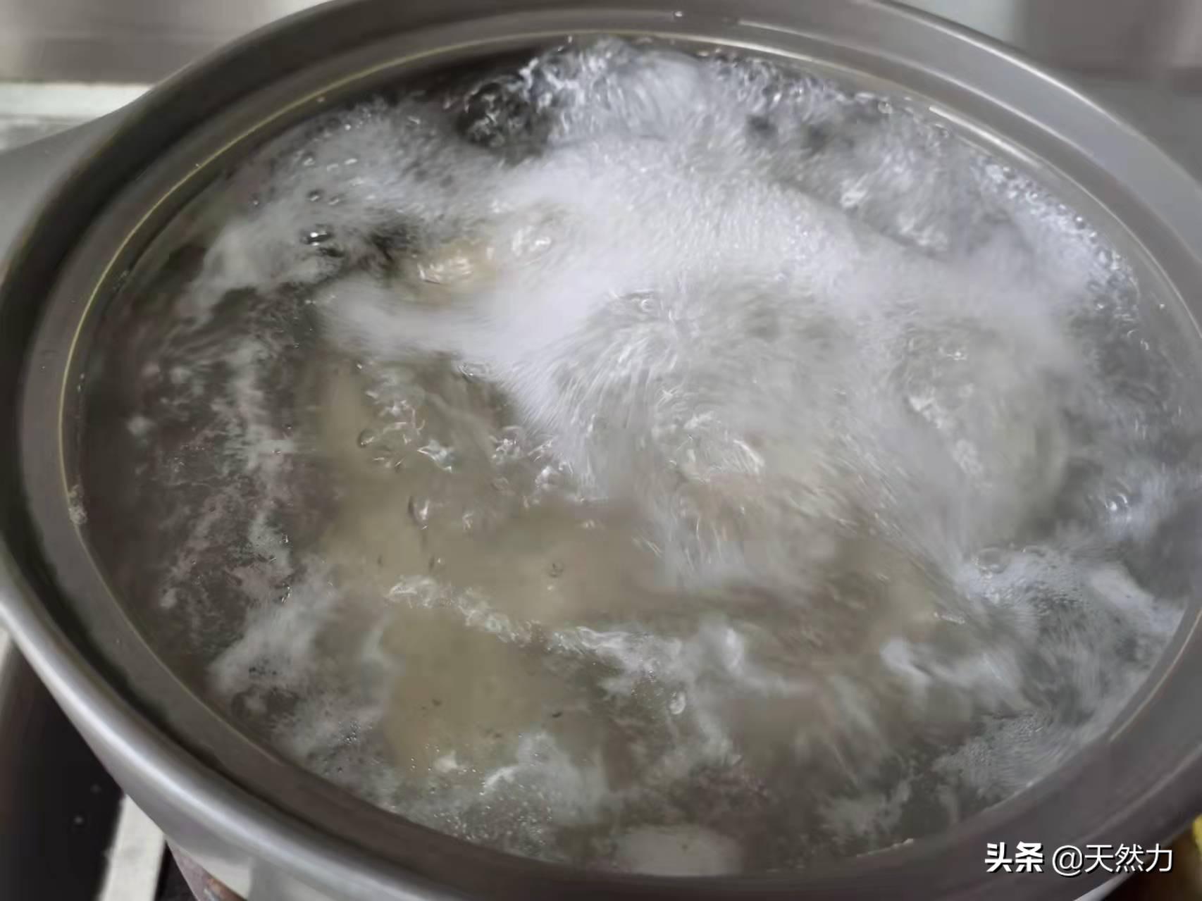 广东家常老火靓汤之萝卜排骨汤，原汁原味，香甜滋补，一看就会 第31张